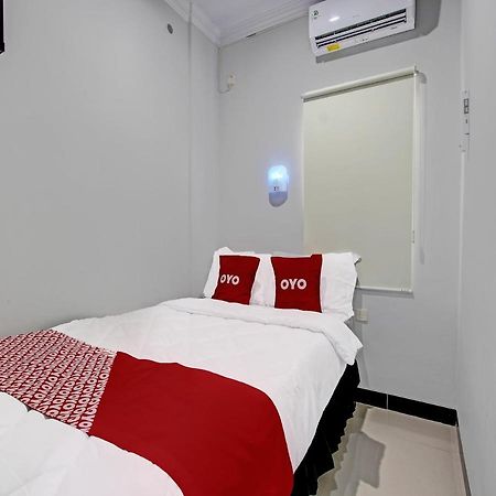 Oyo 91686 Triple S Hotel Malioboro Yogyakarta Exterior photo