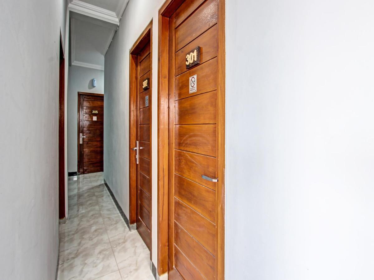 Oyo 91686 Triple S Hotel Malioboro Yogyakarta Exterior photo