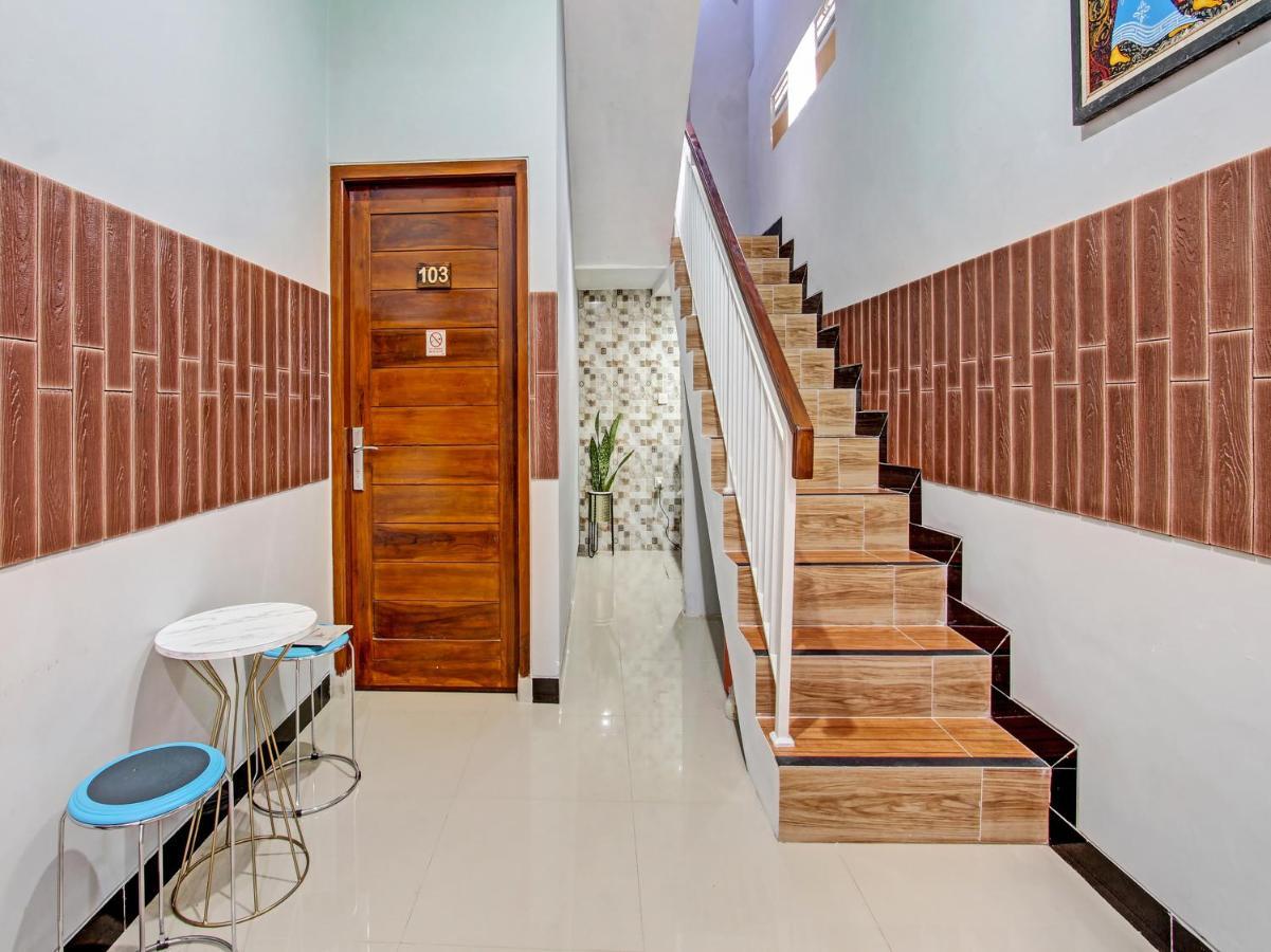 Oyo 91686 Triple S Hotel Malioboro Yogyakarta Exterior photo