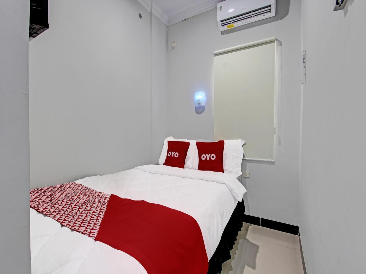 Oyo 91686 Triple S Hotel Malioboro Yogyakarta Exterior photo
