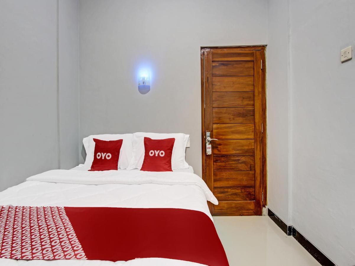 Oyo 91686 Triple S Hotel Malioboro Yogyakarta Exterior photo