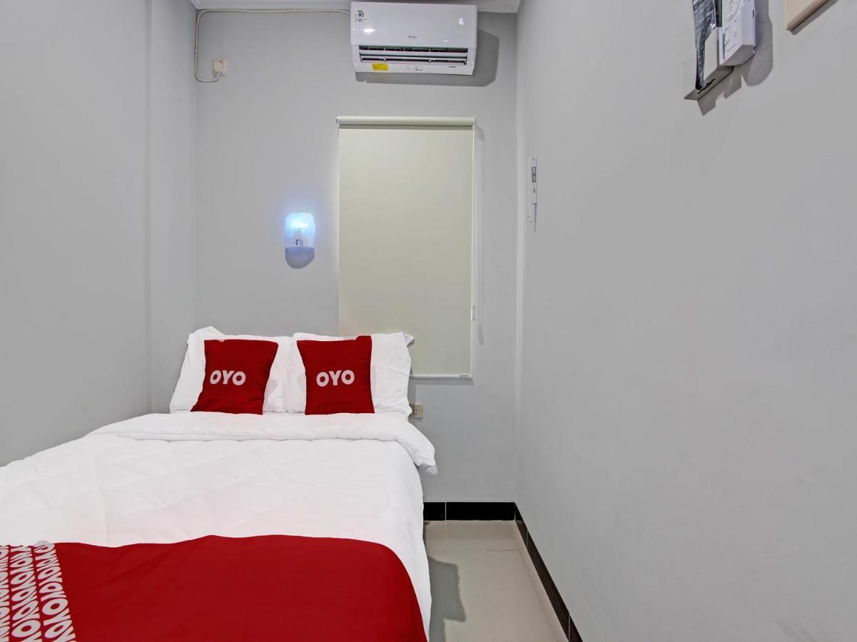 Oyo 91686 Triple S Hotel Malioboro Yogyakarta Exterior photo