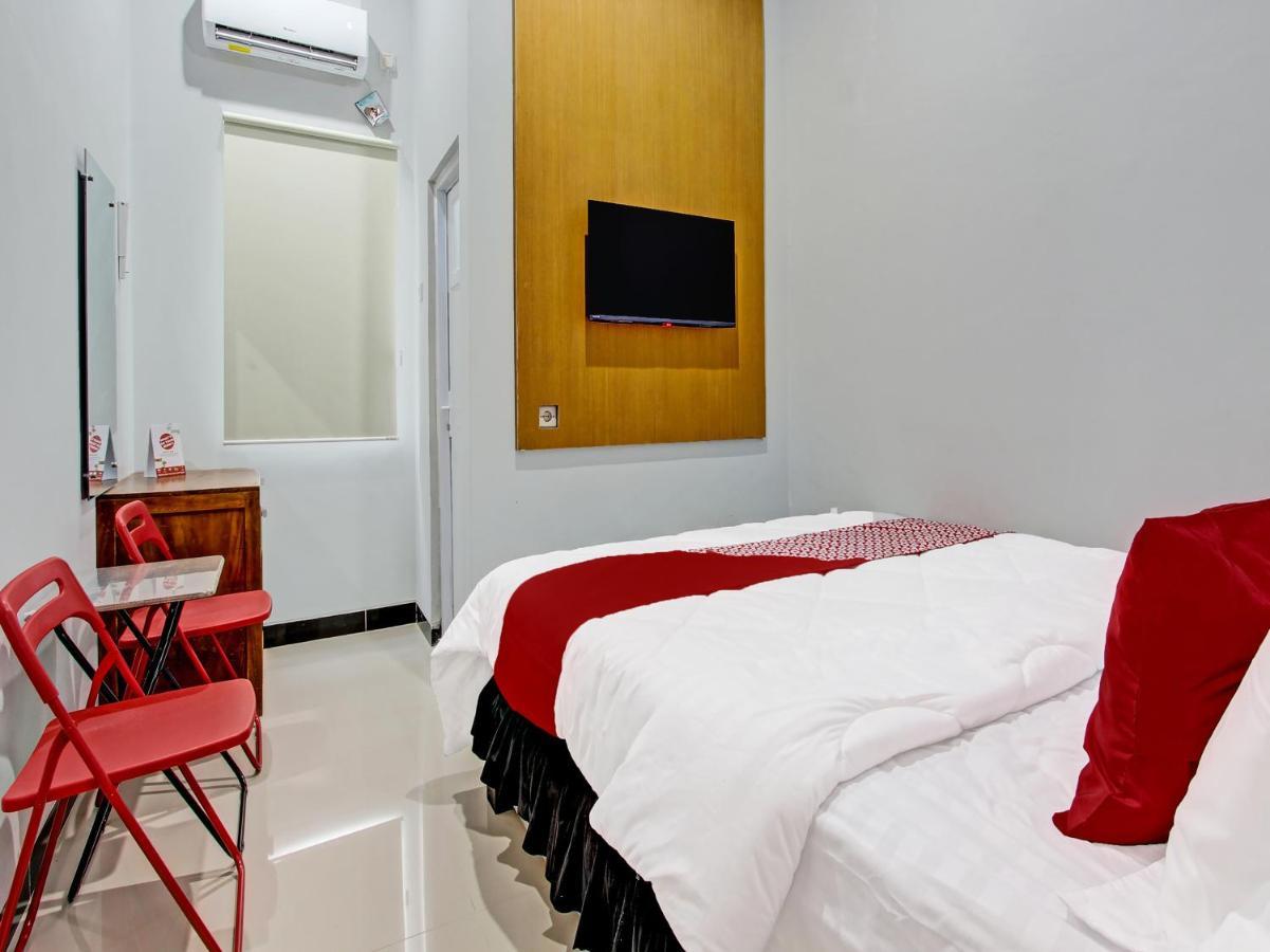 Oyo 91686 Triple S Hotel Malioboro Yogyakarta Exterior photo