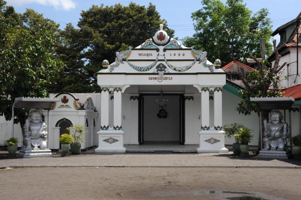 Oyo 91686 Triple S Hotel Malioboro Yogyakarta Exterior photo