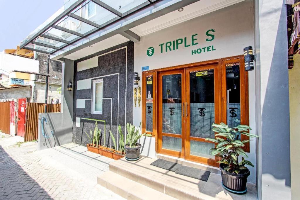 Oyo 91686 Triple S Hotel Malioboro Yogyakarta Exterior photo
